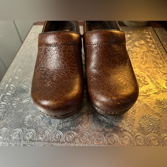 Dansko Pro XP Brown Floral Tooled Leather Clogs Women’s Size EU 37 US 6.5-7 - Picture 9 of 13